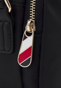 Tommy Hilfiger POPPY CROSSOVER - Torba preko tijela - black
