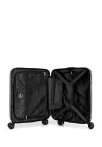 Valigia rigida nera con superficie liscia, quattro ruote e chiusura con zip. L'interno presenta cinghie incrociate e un scomparto con zip.