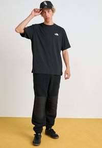 The North Face M RETRO DENALI PANT - Tracksuit bottoms - black