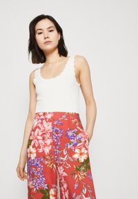 JDY JDYNANNA SCALLOP EDGE - Top - cloud dancer