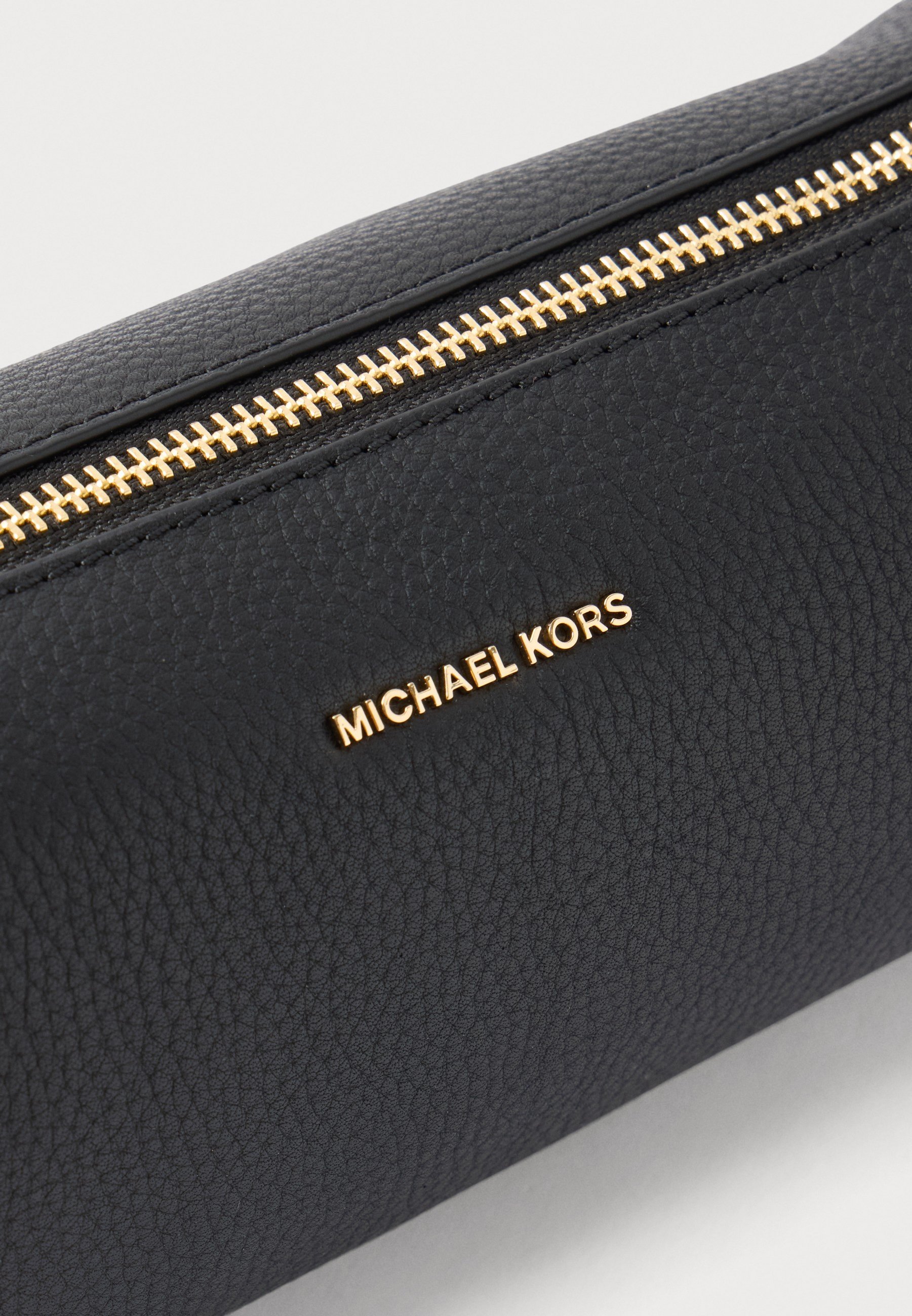 MICHAEL Michael Kors IZZY BARREL POUCHETTE - Bolso de mano - black