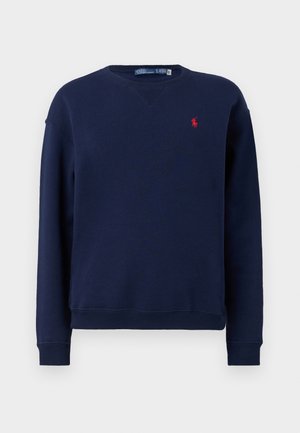Navyblauer Baumwollpullover mit Rundhalsausschnitt, gerippten Bündchen und Saum sowie einem kleinen roten Logo auf der linken Brust. Klassisches Passformdesign.