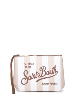 Pochette con zip a righe beige e bianche con testo marrone che recita "The place to be Saint Barth Summer Paradise" e cinturino marrone per polso.