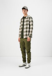 Thumbnail Image 3