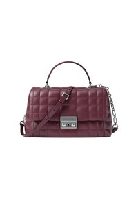Borsa a tracolla in pelle bordeaux trapuntata con forma strutturata, catena e cinghia, e un chiusura metallica con dettagli decorativi.