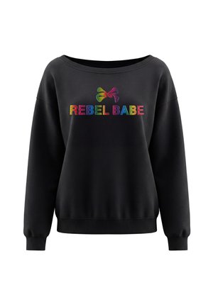 Sort langærmet sweatshirt med bred halsudskæring og farverig regnbue tekst "REBEL BABE" samt matchende sommerfugl grafik på brystet.