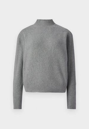 Pull en maille côtelée gris clair avec un col montant et des manches longues, présenté sur fond blanc.