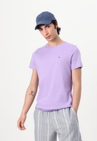 Tommy Jeans SLIM TEE - T-shirt - bas - purple