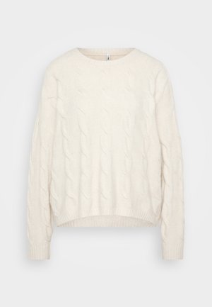 Pull en tricot côtes crème avec un col rond, des épaules tombantes et un ourlet côtelé. Texture douce, matière flexible, coupe décontractée.