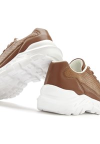 LASCANA Sneaker low - camelfarben