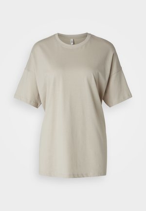 Beige t-skjorte laget av myk bomull, med rund hals, korte ermer og en avslappet passform med rett bunn.