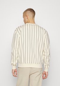 Karl Kani UNISEX SMALL SIGNATURE PINSTRIPE CREW - Camisola - cream