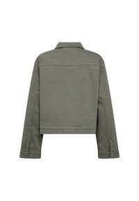 Veste courte vert olive avec des manches longues, des poignets boutonnés et un col pointu, présentée de dos sur fond blanc.