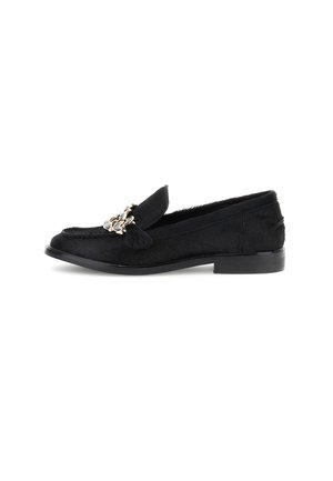 Zwarte loafers van structuurleer, met een kettingdetail op de bovenkant, platte hak en een ronde neus. Gladde afwerking en minimalistisch ontwerp.