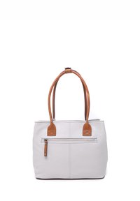 Witte leren tote bag met twee bruine handvatten, met een voorzak met rits en een gestructureerde oppervlakteafwerking. Rechthoekige vorm met een gestructureerd ontwerp.