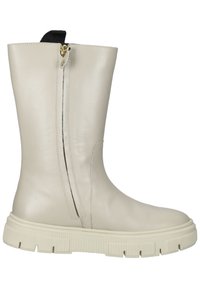 Botte de cheville en cuir beige avec une surface lisse, une fermeture éclair sur le côté et une semelle en caoutchouc épaisse.  Elle possède une languette en haut pour un enfilage facile.