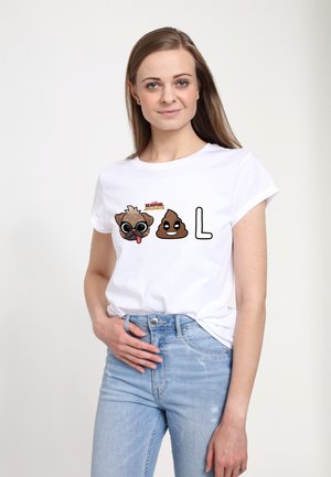 Hvid bomulds t-shirt med et cartoon-billede af en pug, et lort emoji, og ordet 'LOL' i fed sort tekst. Korte ærmer og afslappet pasform.