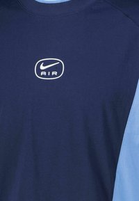 Nike Sportswear AIR - T-shirt con stampa - marine