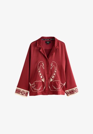 Burgundowa koszula z długim rękawem na guziki. Posiada ilustracje łabędzi z sercami na przodzie oraz dekoracyjne wzorzyste mankiety.