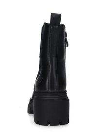Schwarze Leder-Ankle Boots mit einem klobigen Absatz, seitlichem Reißverschluss, strukturiertem Obermaterial und Zugschlaufe an der Rückseite. Plattformsohlen-Design.