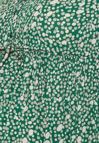 Pieces Maternity PMNYA DRESS - Vestido camiseiro - verdant green