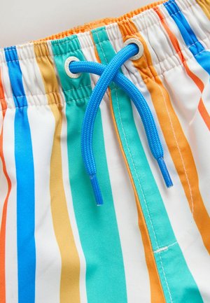 Csíkos fürdőnadrág, függőleges kék, zöld, narancssárga és fehér vonalakkal, kék húzózsinórral és rugalmas derékpánttal.