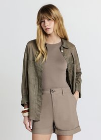 Calliope Short - fango