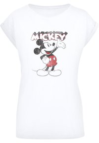 Valge lühikeste varrukate ja t-särk, millel on graafika Mickey Mouse'ist punastes pükstes, sõna "MICKEY" paksus punases ja mustas kirjas ülalt.
