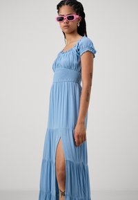 Hollister Co. SAIDIE TIERED - Maxi-jurk - blissful blue