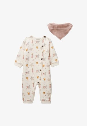 Body pour bébé couleur crème avec imprimés d'animaux et de cœurs, fermeture à boutons sur le devant, et un bavoir triangulaire rose pastel doux.