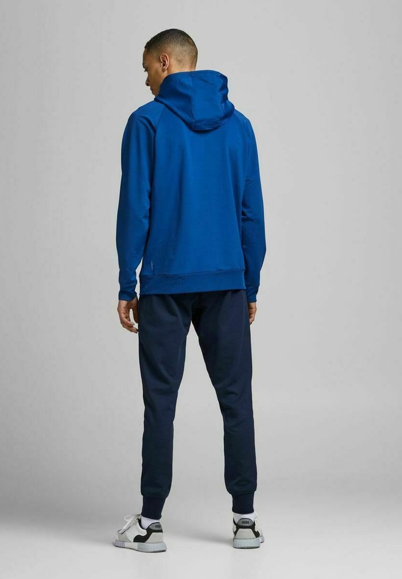 Herren Trainingsanzüge | Jack & Jones SWEATHOSE WILL JAIR Jogginghose navy blazer/dunkelblau - RM10444 Herren Trainingsanzüge | Jack & Jones SWEATHOSE WILL JAIR Jogginghose navy blazer/dunkelblau - RM10444