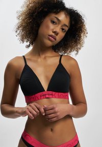 Calvin Klein Underwear LGHT LINED TRIANGLE EMBOSSED ICON COTTON - Sujetador sin aros - black pink splendor