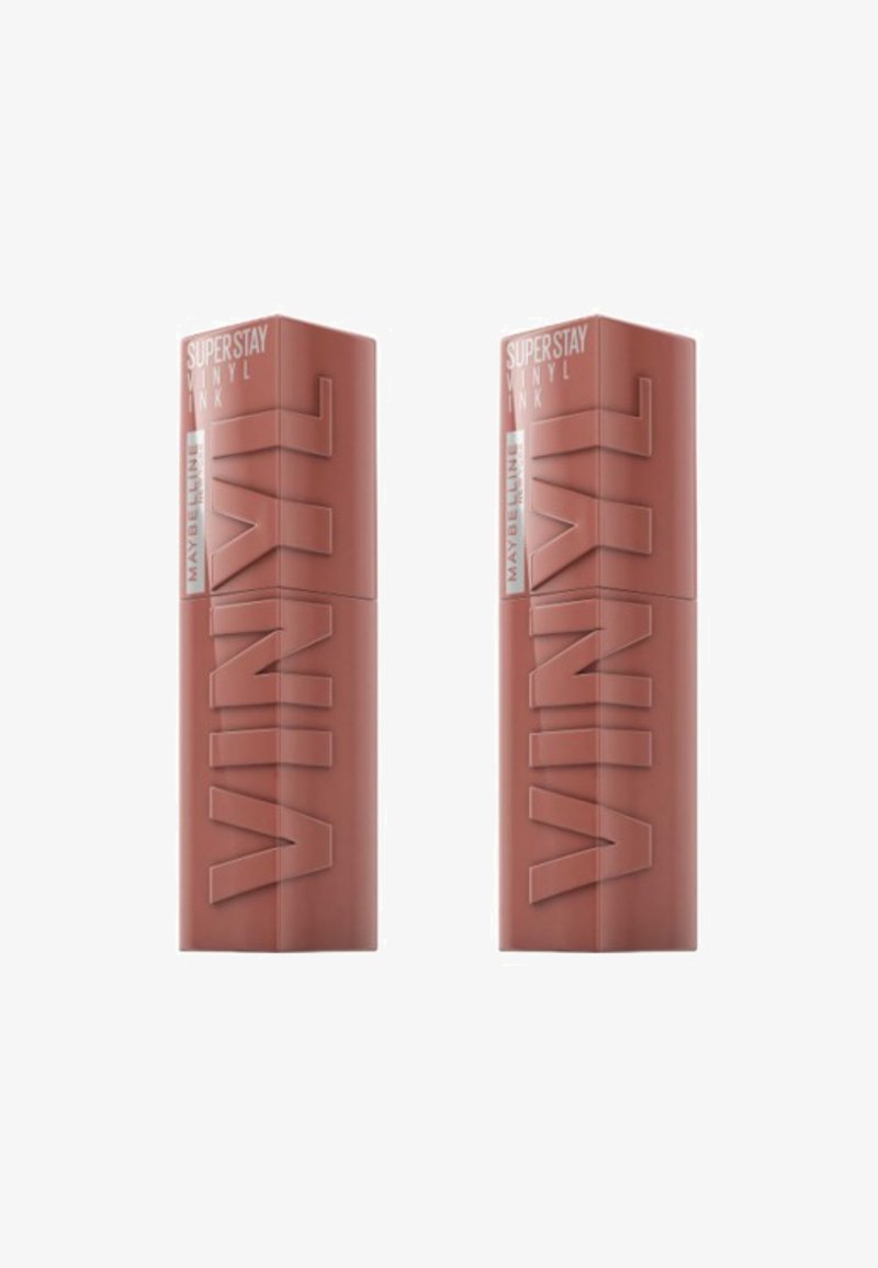 Maybelline Super Stay Vinyl Ink dans un conteneur marron mat, avec des lettres en relief et une forme cylindrique élégante ; deux tubes identiques sur la photo.