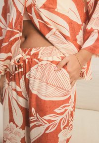 Next SET REGULAR FIT - BLEND BUTTON THROUGH - Pyjama - rust brown leaf