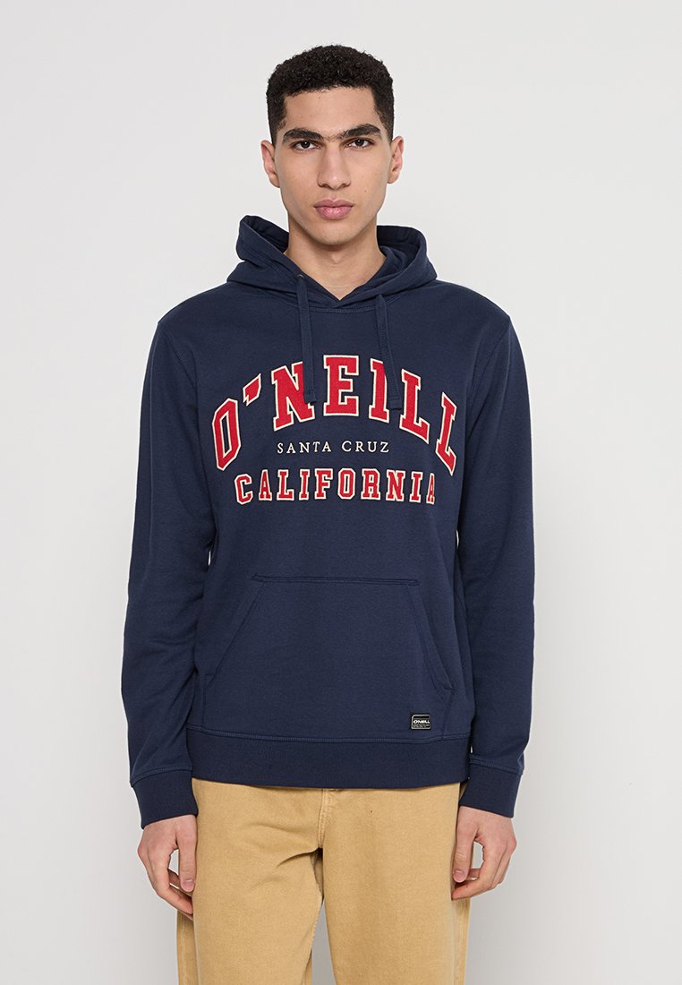 Marineblaue Kapuzenjacke mit einer Vorderentasche, weißen und roten Schriftzug "O'Neill Santa Cruz California", Kordeln und gerippten Bündchen.