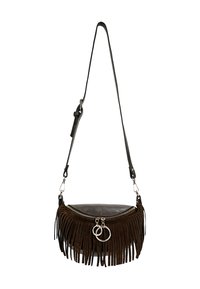 Borsa in suede marrone con dettagli in frange, chiusura con zip e accenti in metallo. La borsa ha una forma curva e una lunga tracolla.