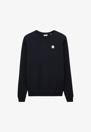 Pull marin avec col en V, bords-côtes aux poignets et à l'ourlet, présentant un petit patch logo sur la poitrine gauche. Texture tricot lisse, design décontracté.