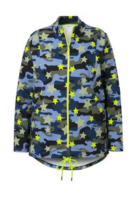 Kamouflagejacka i blått, grönt och svart med gula stjärnor. Full dragkedja med hög krage och justerbar dragsnodd i nederkant.