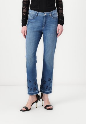 Džínsy bootcut - blue denim