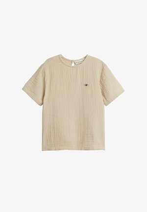 Beige Baumwoll-T-Shirt mit strukturierter Oberfläche, kurzen Ärmeln und einem kleinen gestickten Design auf der Brust. Rückseitiges Schlüsselbereich-Detail.