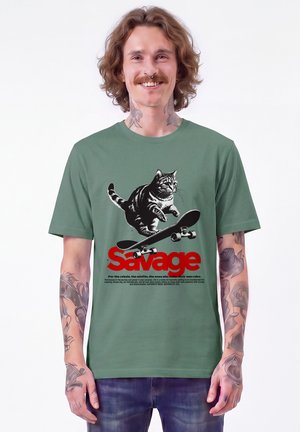 watapparel, SAVAGE CAT UNISEX - T-shirt imprimé - green bay