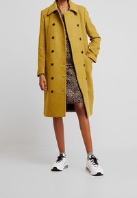 Selected Femme Klasický kabát - olive