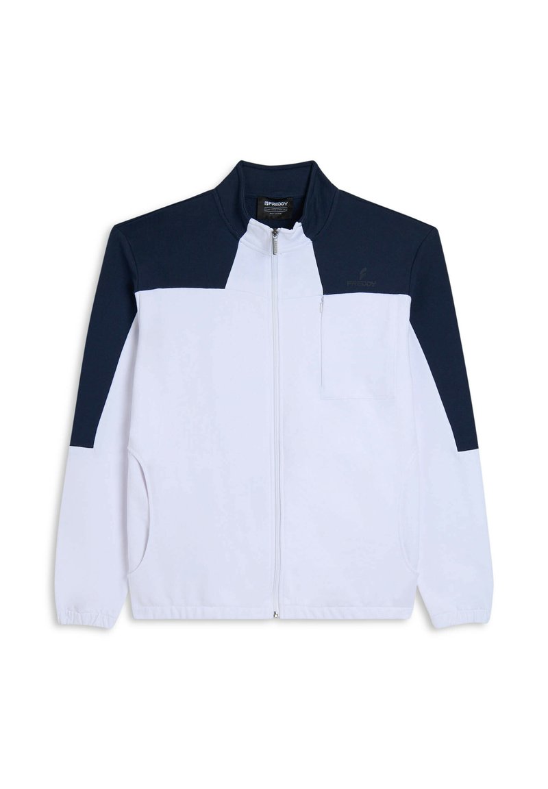 Chaqueta blanca con cremallera y paneles superiores en azul marino. Cuenta con cuello alto, bolsillos laterales y un bolsillo en el pecho. Hecha de tela suave.