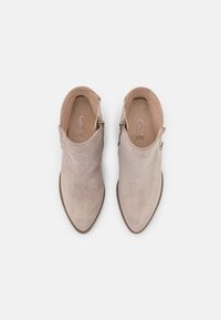 Gabor Comfort Kotníkové boty - taupe