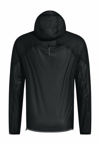 Schwarze, leichte Jacke mit Kapuze, die eine glatte Textur, lange Ärmel und reflektierende Punktakzente auf dem Rücken aufweist.