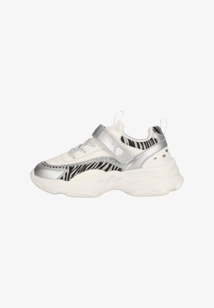 Chunky witte sneakers met metallic zilveren accenten, zebra streeppatronen, een verstelbare band en een getextureerde rubberen zool voor verbeterde grip.