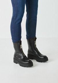 Tamaris Stivaletti con plateau - black leather