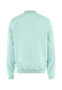 Giubbotto bomber verde menta con colletto a coste, polsini ed estremità elasticizzati. Tessuto liscio, design imbottito e senza chiusure o tasche visibili.