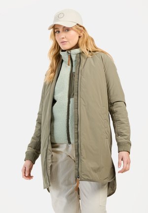 Lightweight olive green long jacket with zip closure, ribbed cuffs, and side pockets, layered over a textured mint fleece top. Beige cap.