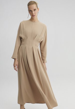 CREPE WITH INVERTED PLEAT - Maxi dress - beige